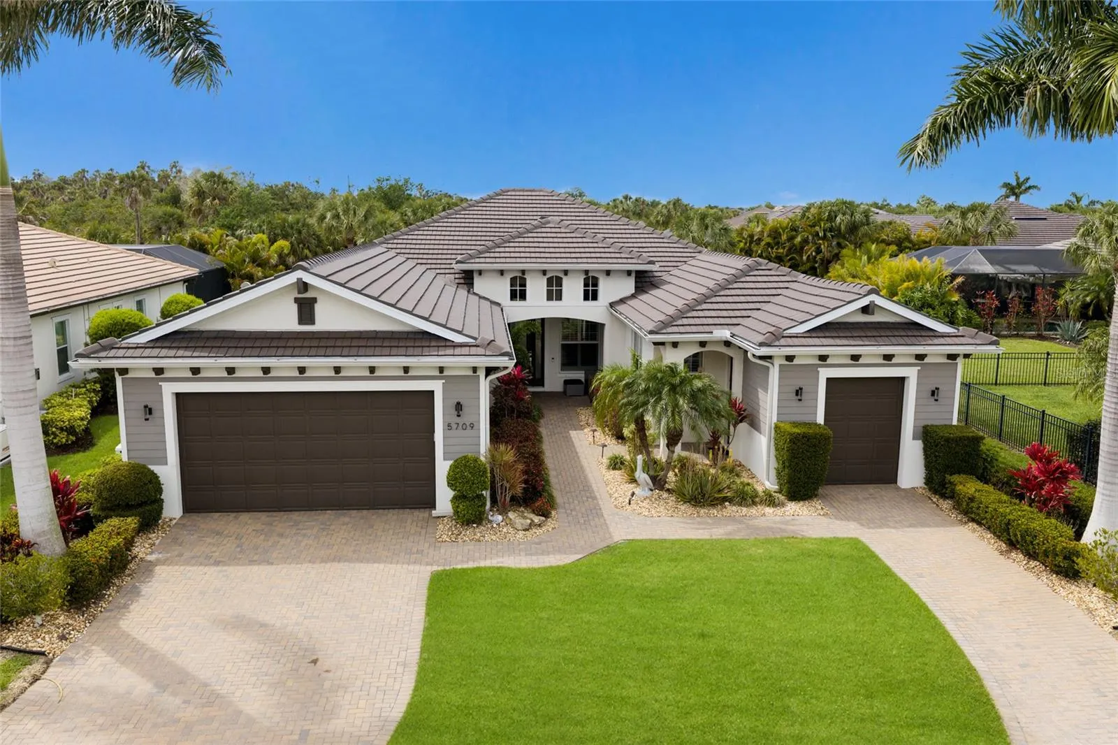 WCI build on 1/4- 1/2 acre private 3bed 3 1/2 pool home -priced to sell.