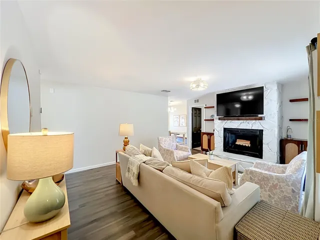 Open Floorplan as you enter, family room leads to dining & kitchen area. Working fireplace