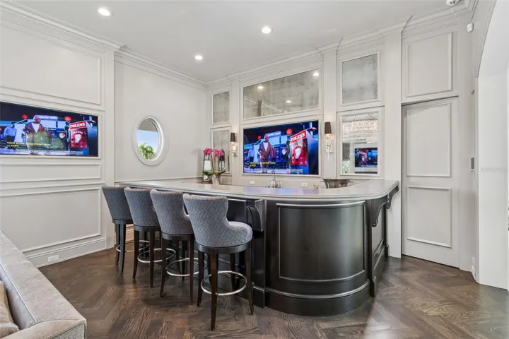 CLUB ROOM BAR