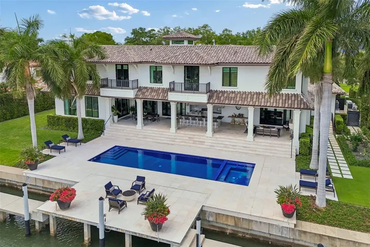 BACK VIEW/POOL