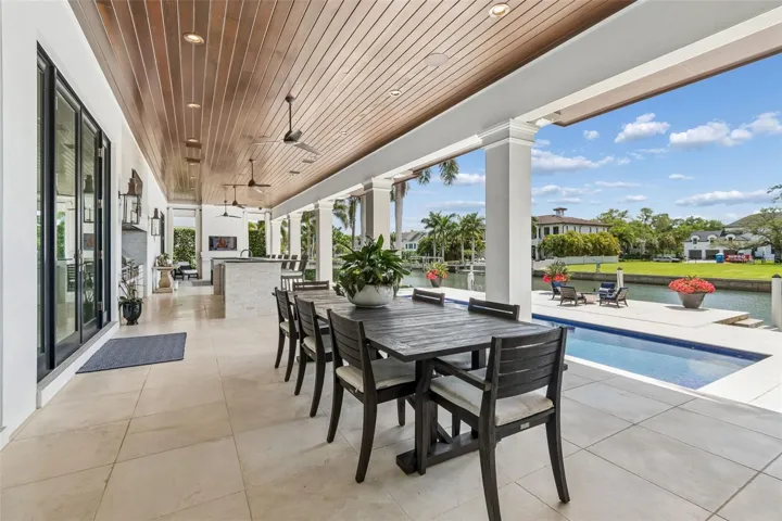 LANAI DINING