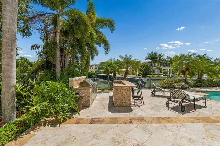 OUTDOOR KITCHEN