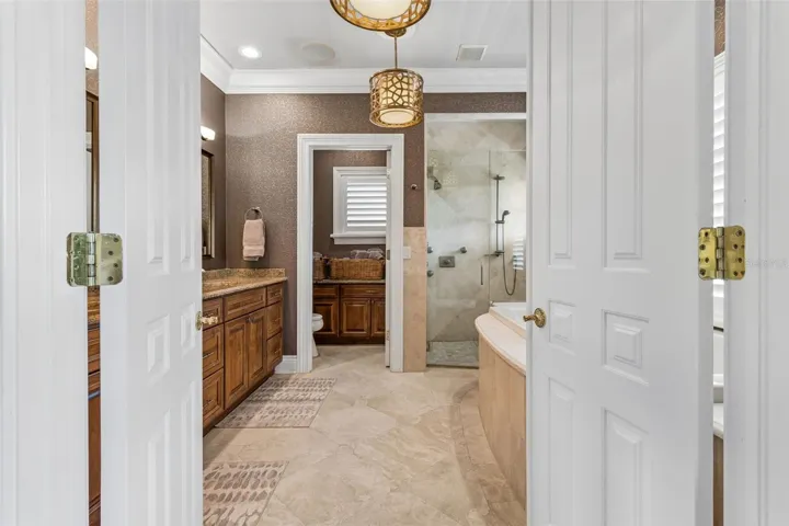 OWNERS BATH