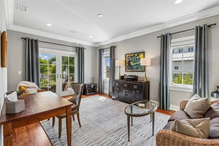 OWNERS SITTING ROOM