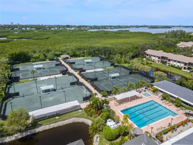 Optional membership to Landings Racquet Club with access to its amenities