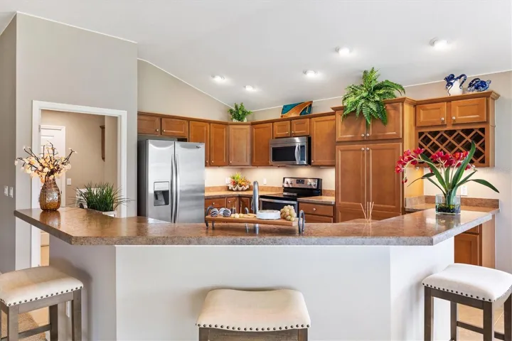 UNDER CABINET LIGHTING