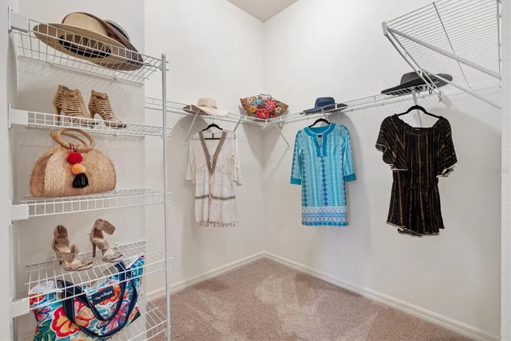LARGE PRIMARY CLOSET