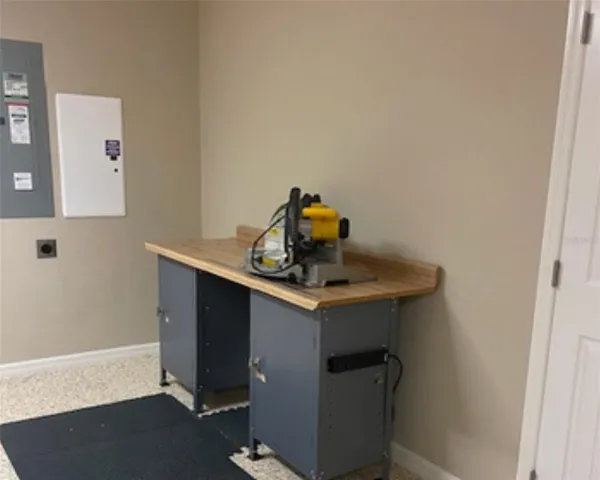 WORKBENCH CONVEYS WITH THE HOME