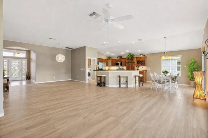 WHOLE HOUSE HAS NEW PAINT