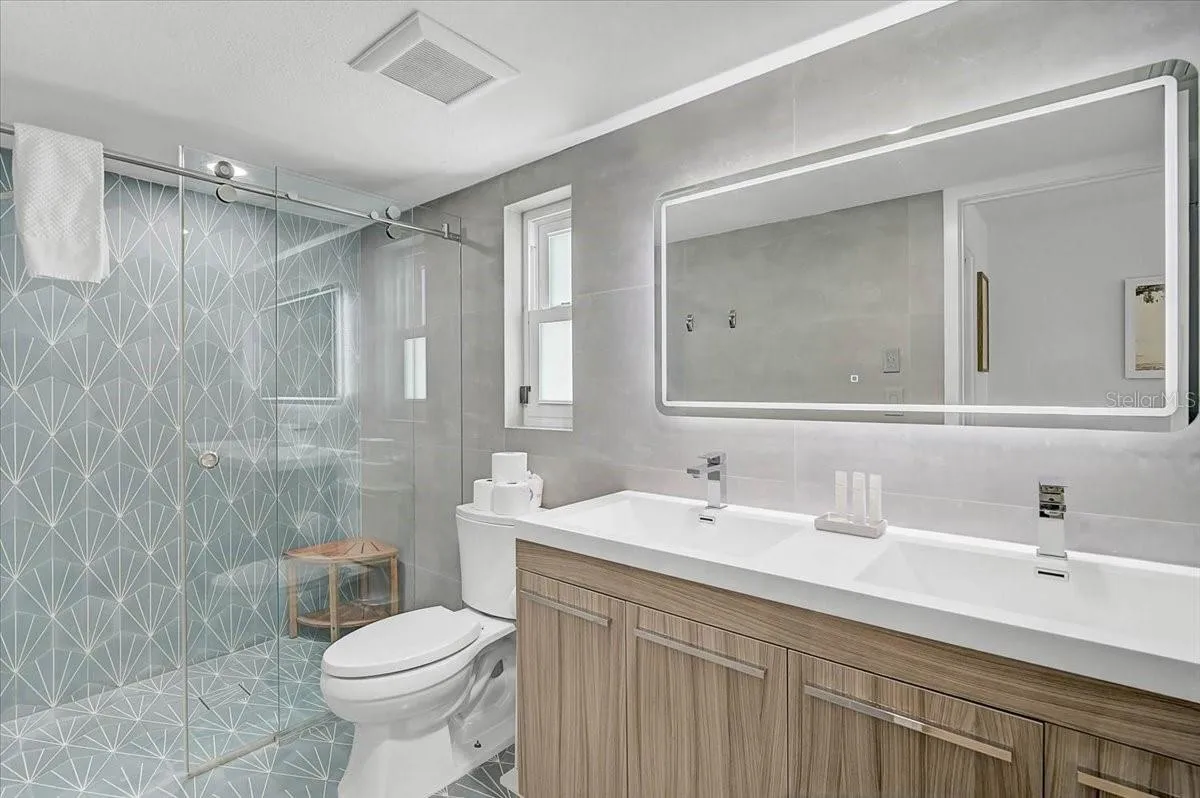 MAIN BATHROOM