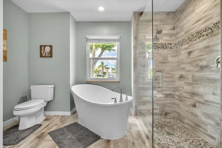 Stand alone soaking tub
