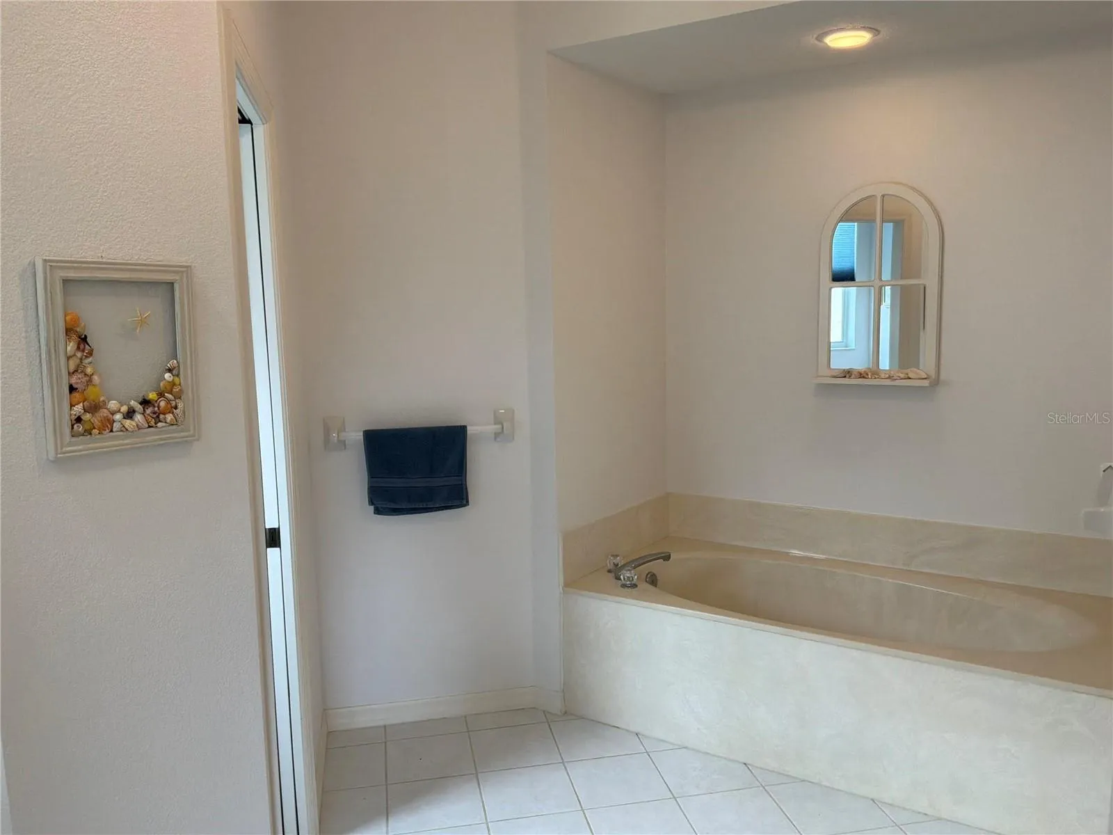 Pocket door private water