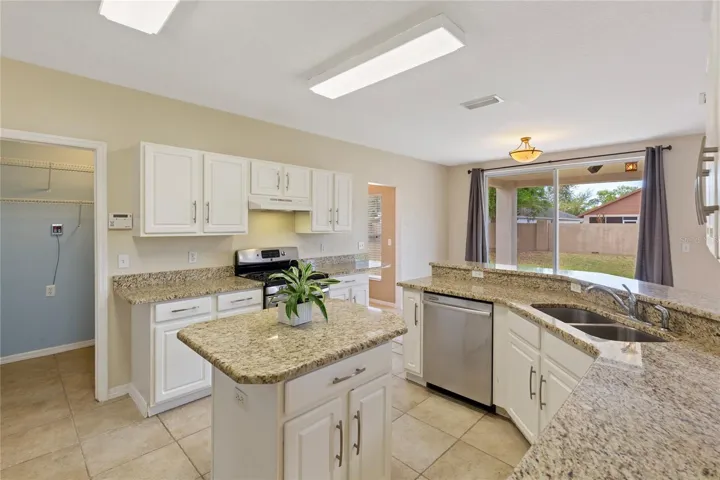 Functional and Bright Kitchen