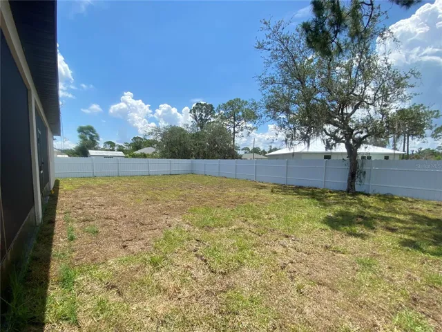 back yared new vinyl fence