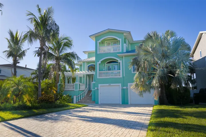 A tribute to refined and elevated living on the waterfront.