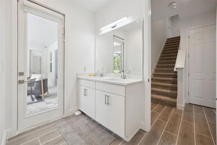 Pool bath, double sinks