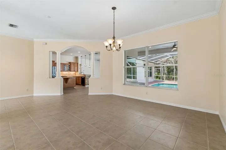 LIVING ROOM / PARLOR