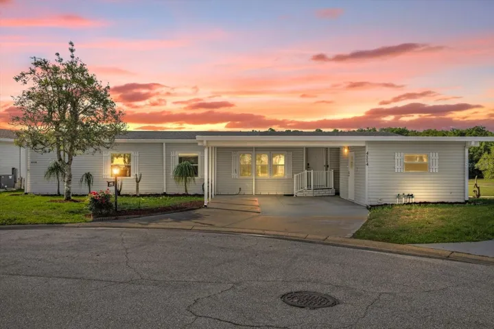 1997 Sq Ft Executive Home with Spectacular Sunsets