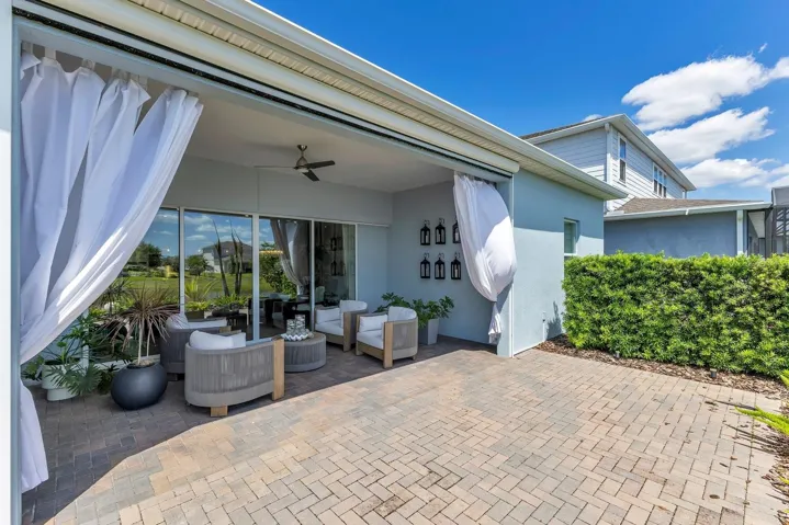 A motorized screen keeps the Lanai enclosed