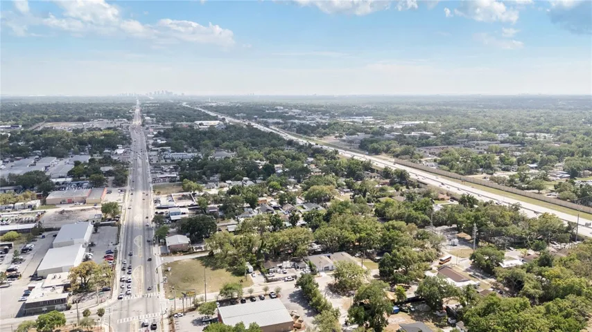 Commuting to USF and the East Tampa area is a breeze.  Three minutes to I-275 N and S!