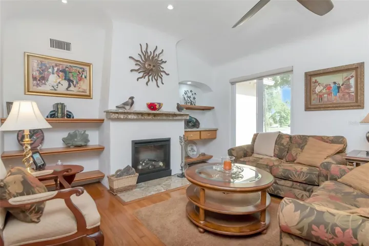 Living w/wood burning fireplace