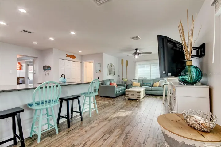 OPEN FLOOR PLAN