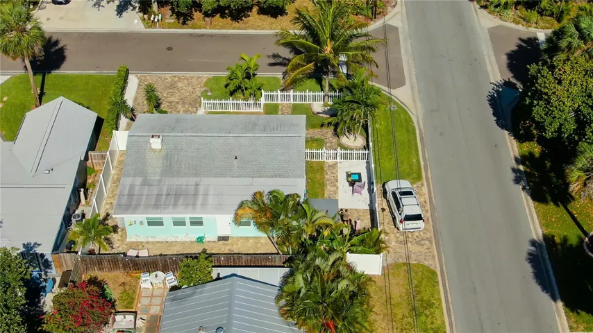 CUTEST BEACH COTTAGE ~ COMPLETELY REMODELED!!