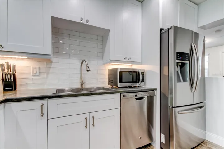 BRAND NEW KITCHEN AND STAINLESS STEEL APPLIANCES