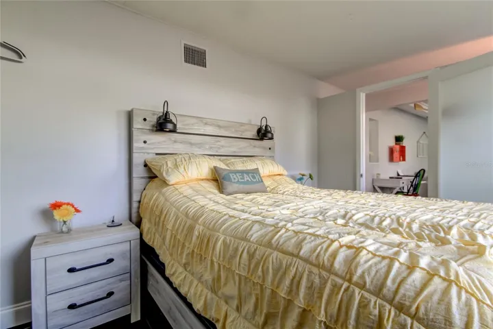 SPLIT BEDROOM FLOOR PLAN!