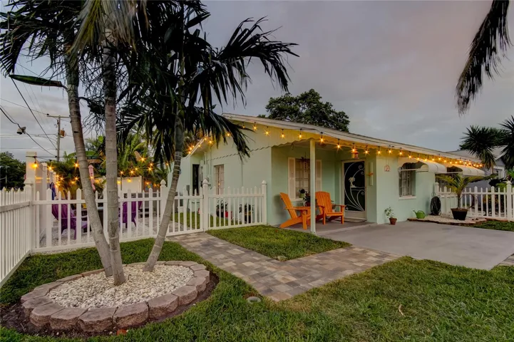 CHARMING BEACH COTTAGE IN INDIAN ROCKS BEACH!