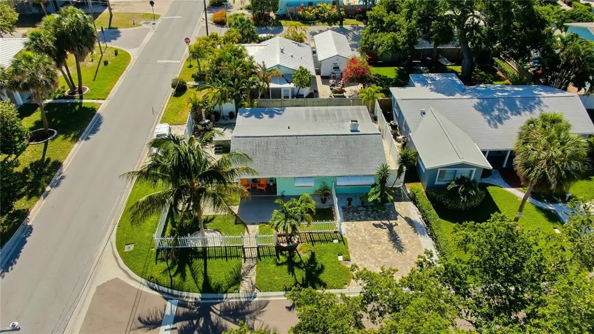 CORNER LOT ~ STRAIGHT SHOT TO THE BEACH!