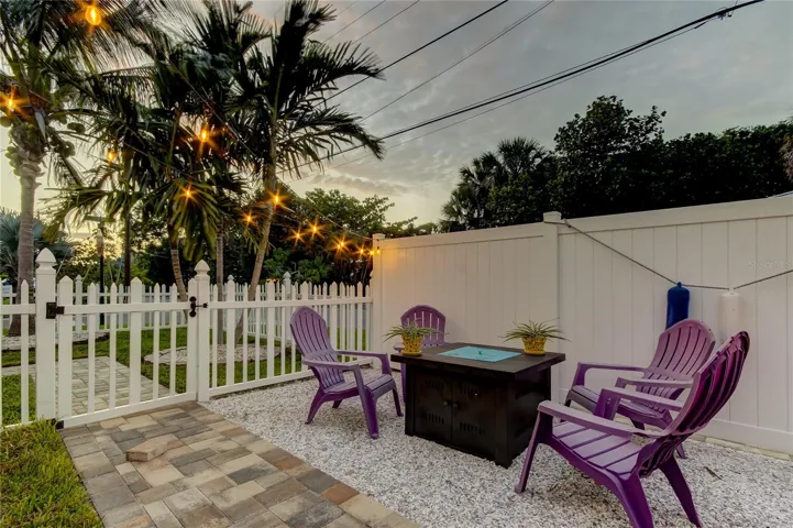 BEAUTIFUL AMBIENCE OUTSIDE