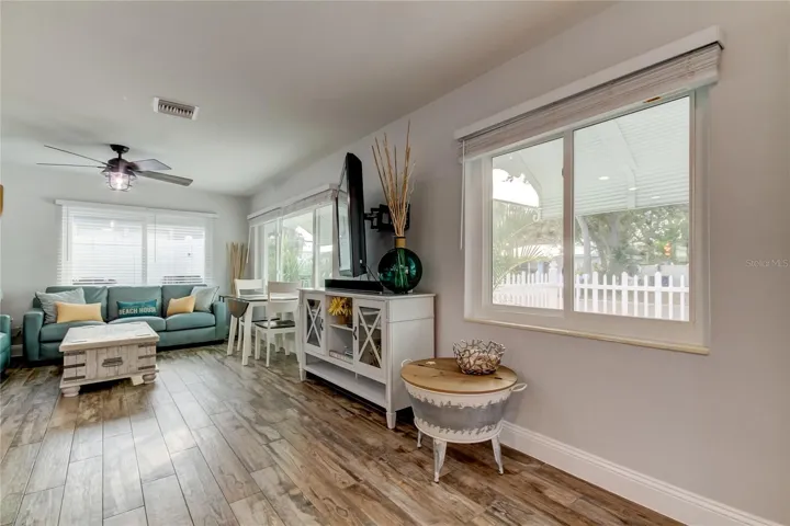 OPEN & SPACIOUS FAMILY ROOM