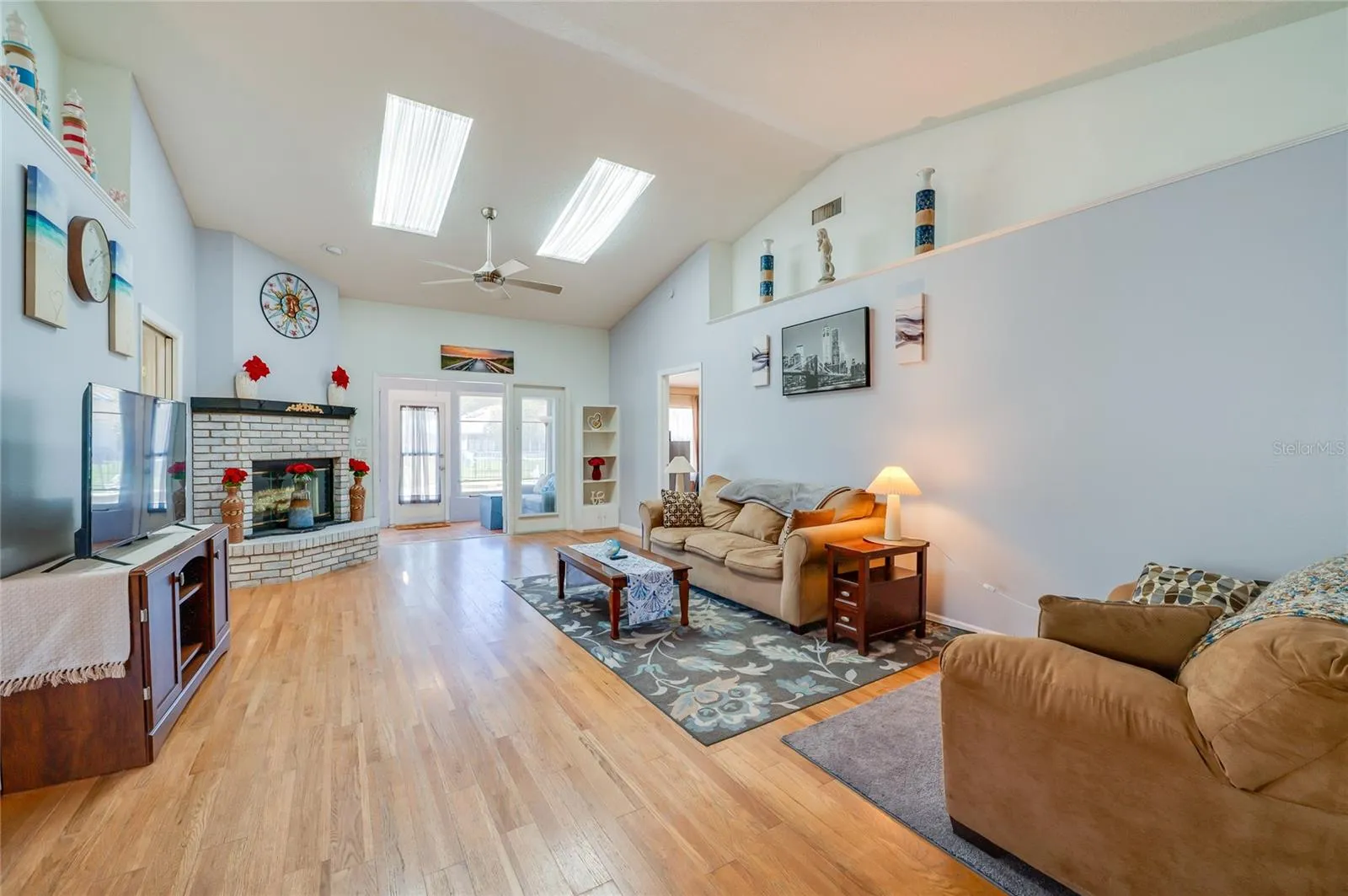 Living room to Florida room