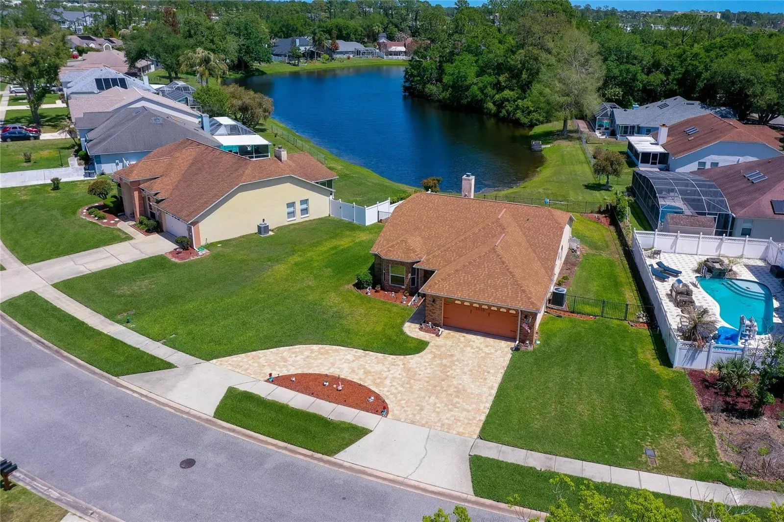 1312 N Wembley Circle, circular pavered driveway, tranquil setting