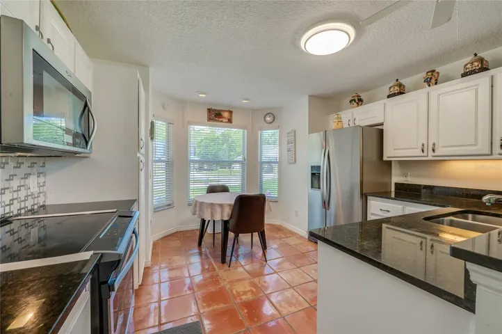 Eat-in kitchen