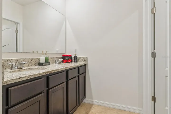 upper bathroom 3