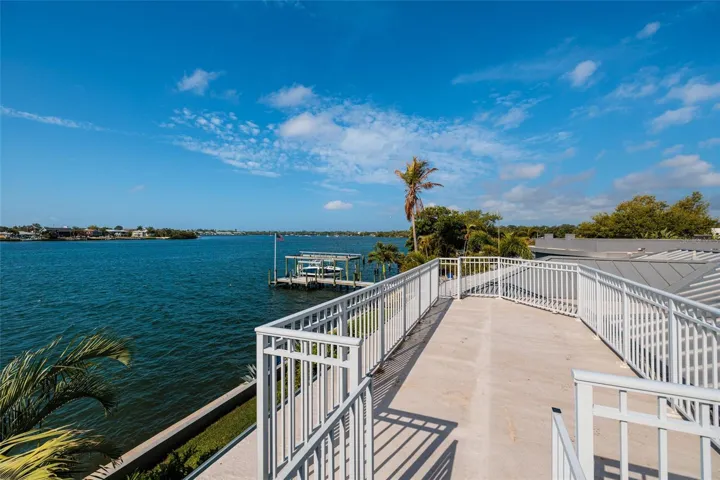 Observation deck with panoramic views!