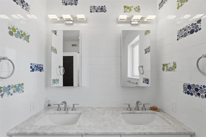 Upstairs full bathroom