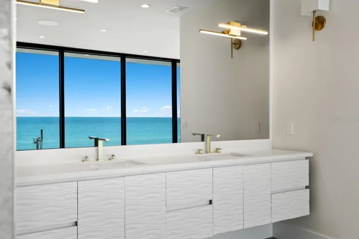 Primary Ensuite Bath