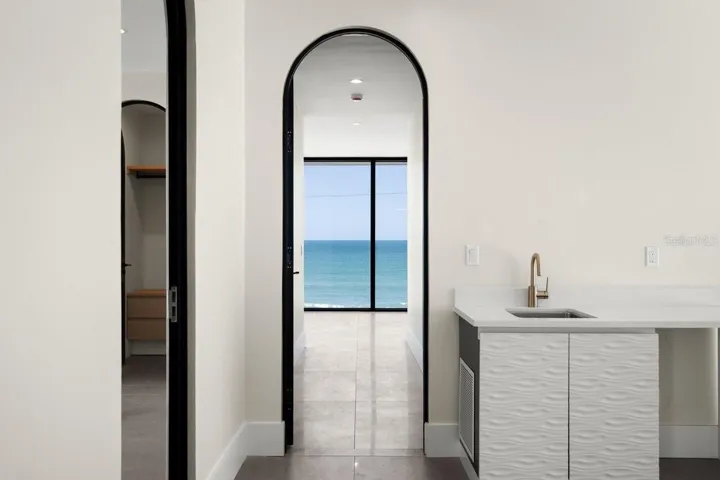 Entry into Primary Suite