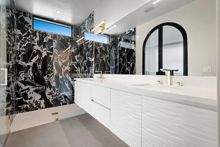 3rd Floor Ensuite Bath#3