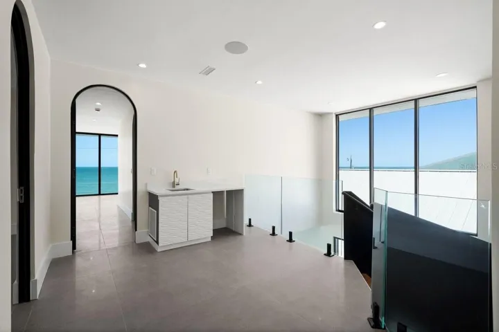 3rd Floor Wetbar
