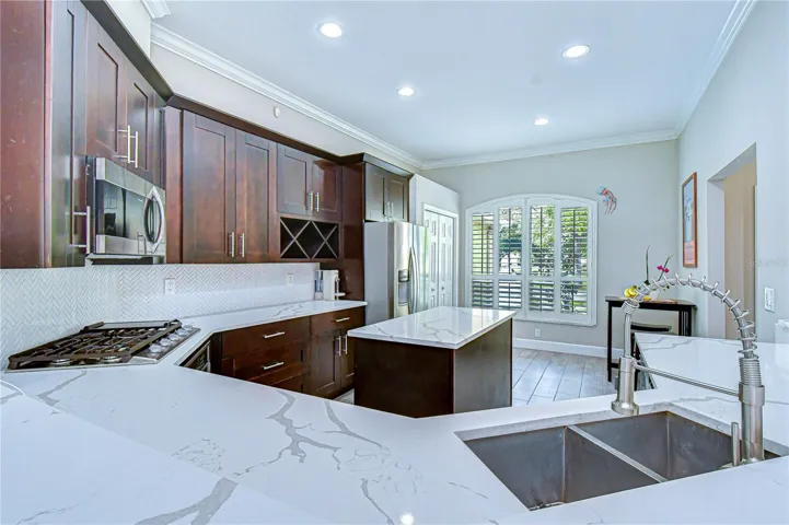 Stunning gourmet kitchen (renovated 2021).