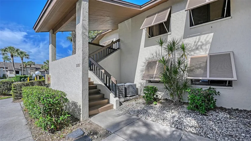 2nd Floor Walk up