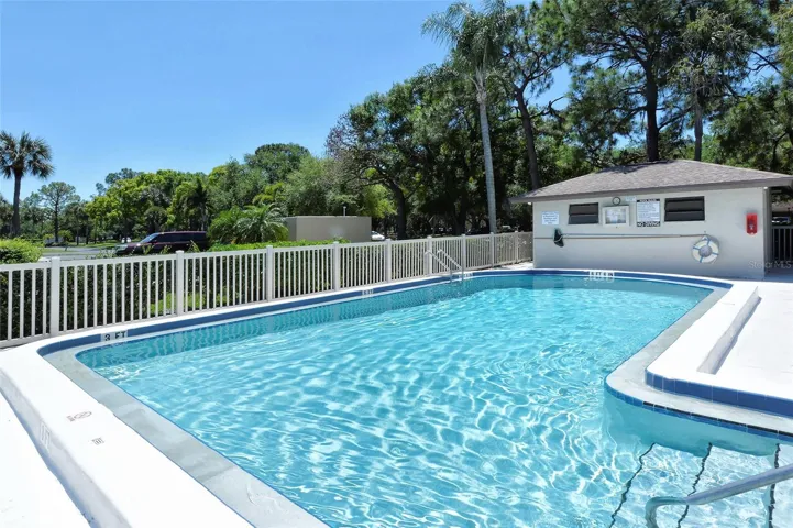 Willow Links Pool