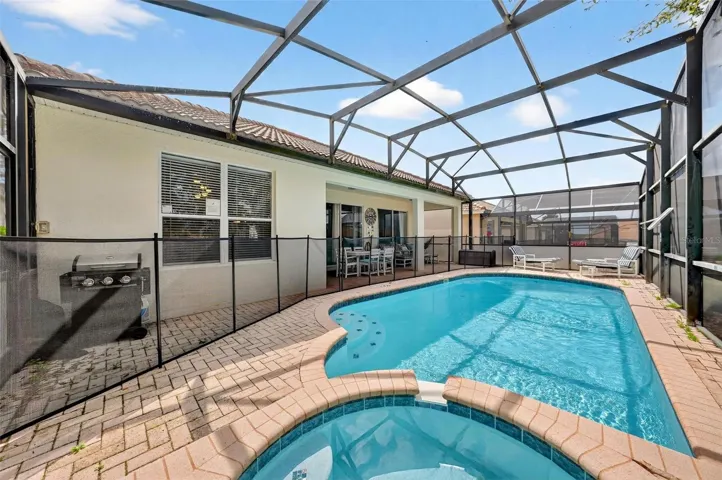 Pool_pic_#3_from_spa_area