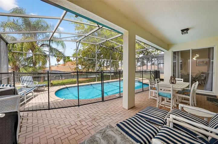 Covered_lanai_looking_towards_breakfast_nook_slider