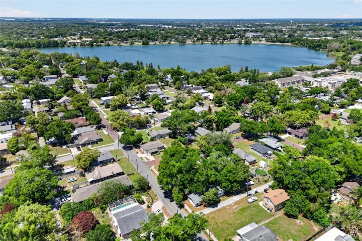 Lake Hunter Drone Shot