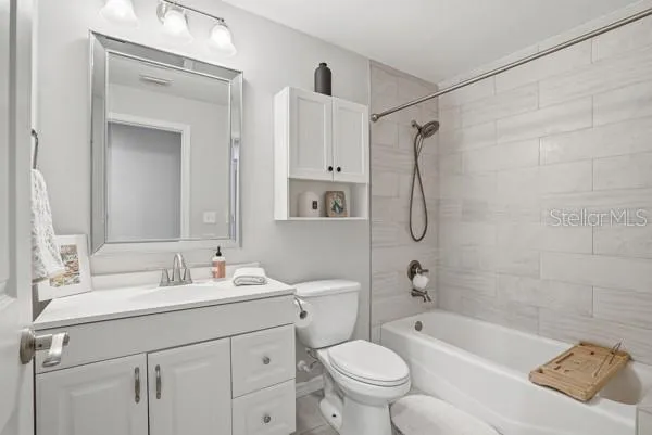 Hall bath with tub/shower combo